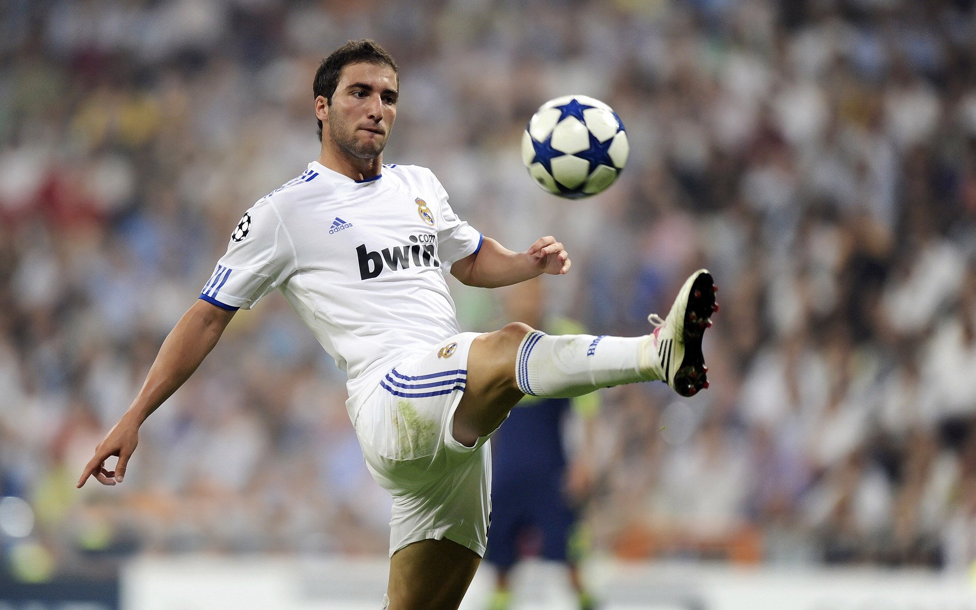 《英雄联盟》2025全球总决赛：上海站火爆开战，冠军悬念一触即发！